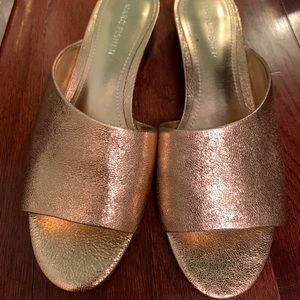 Marc Fisher rose gold crackle leather slides
